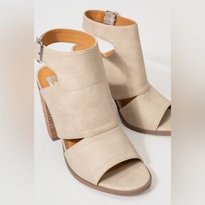 DV by Dolce Vita Babylon Peep Toe Chunk Wedge Heel 10